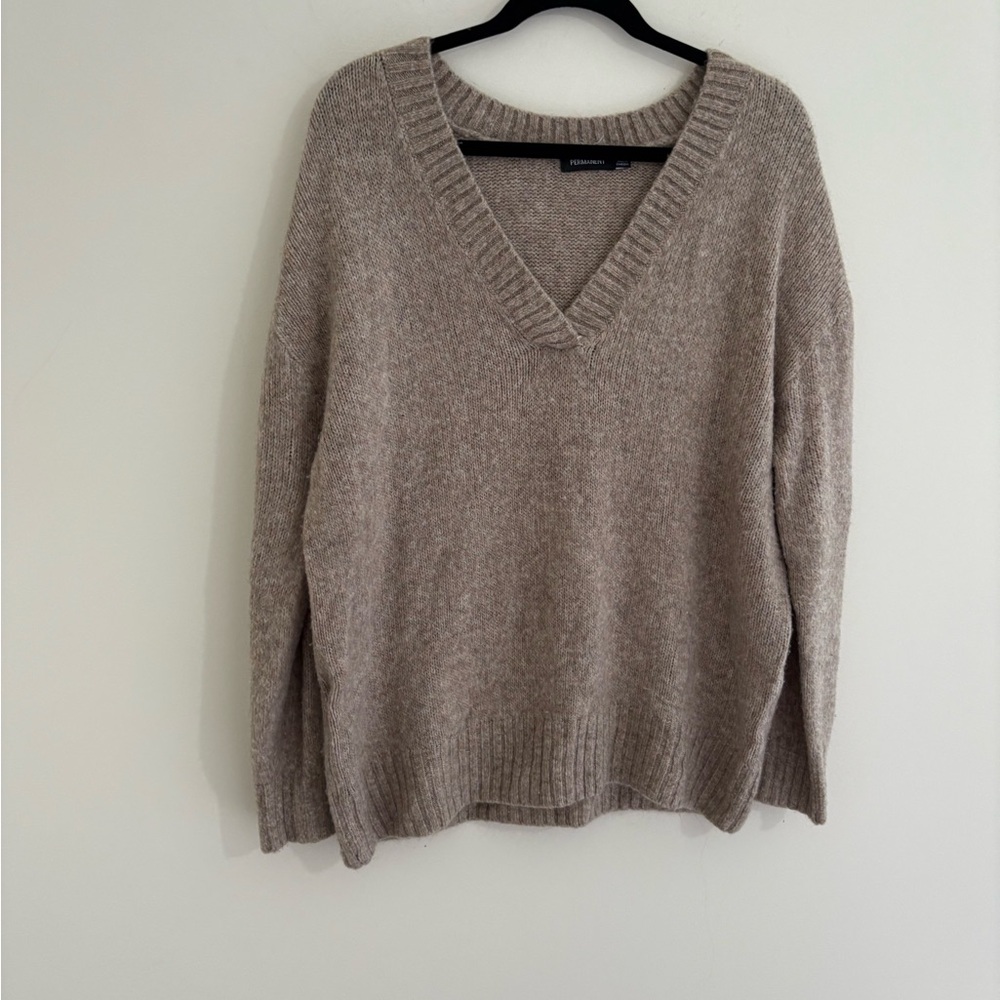 Elegant V-Neck Sweater in Beige